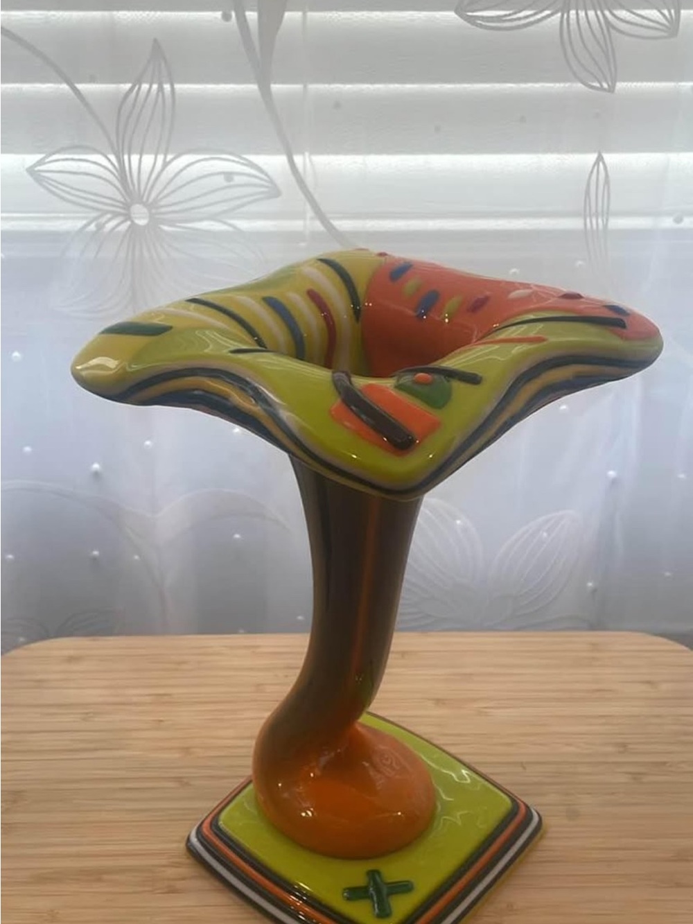 Fine glass vase by Jan's